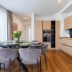 Apartament New Penthouse W Double Parking, Panoramic Balcony *