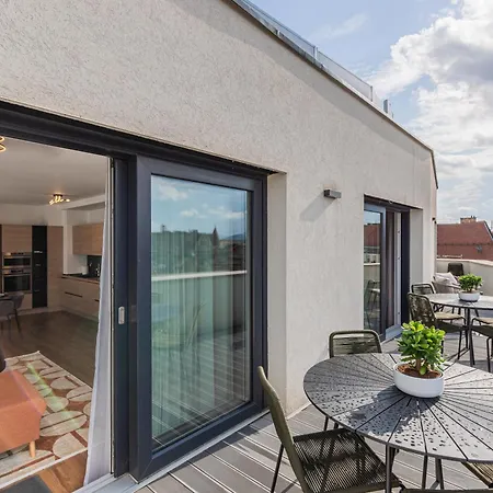 Appartamento New Penthouse W Double Parking, Panoramic Balcony *