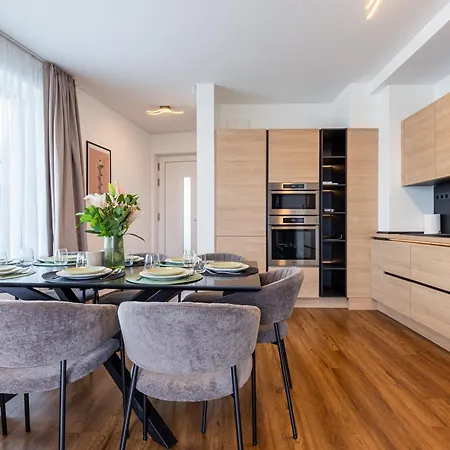 Апартаменты New Penthouse W Double Parking, Panoramic Balcony *