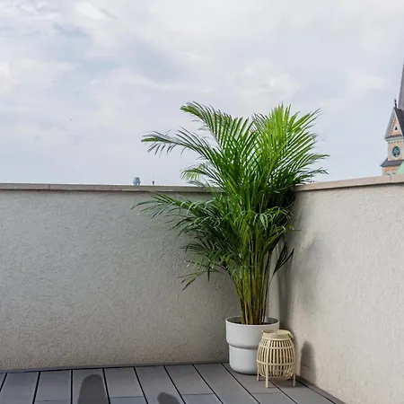 New Penthouse W Double Parking, Panoramic Balcony * Будапешт