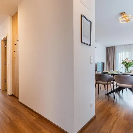 New Penthouse W Double Parking, Panoramic Balcony Апартаменты