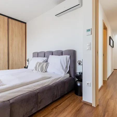 Апартаменты New Penthouse W Double Parking, Panoramic Balcony