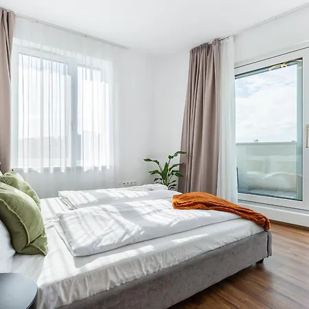Апартаменты New Penthouse W Double Parking, Panoramic Balcony *