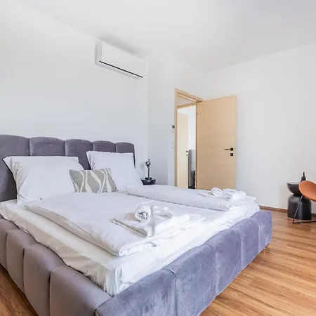 New Penthouse W Double Parking, Panoramic Balcony * Будапешт