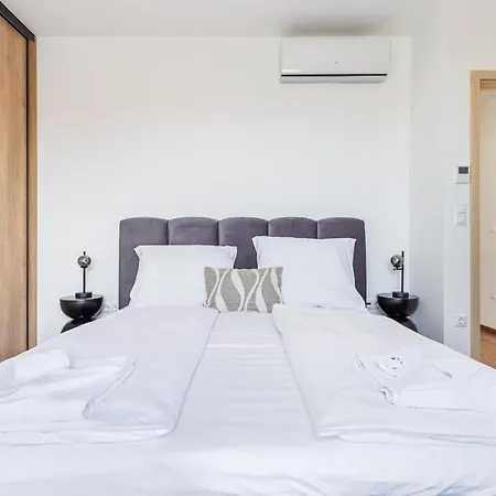 New Penthouse W Double Parking, Panoramic Balcony Апартаменты