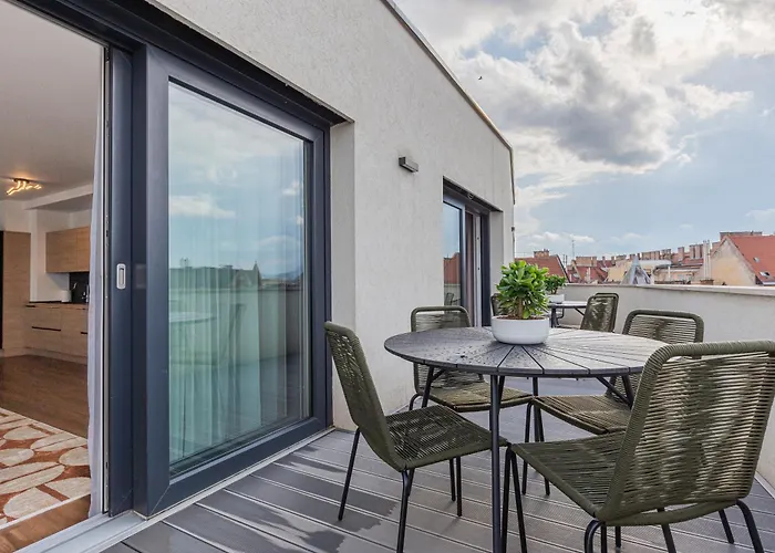 New Penthouse W Double Parking, Panoramic Balcony * Budapest