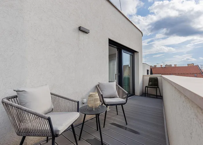 New Penthouse W Double Parking, Panoramic Balcony *