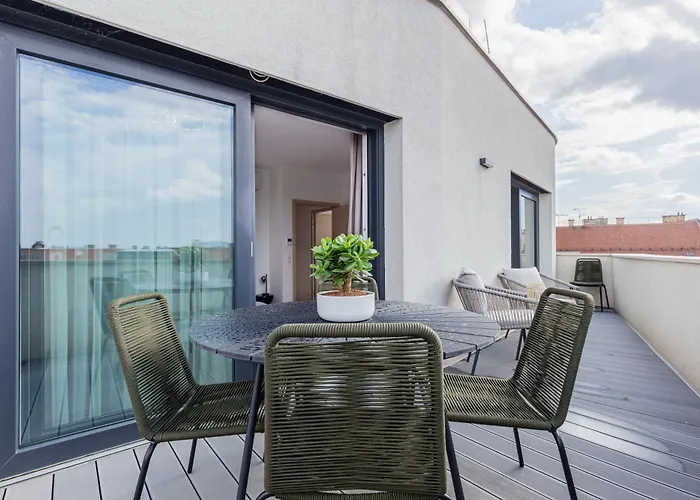 New Penthouse W Double Parking, Panoramic Balcony *