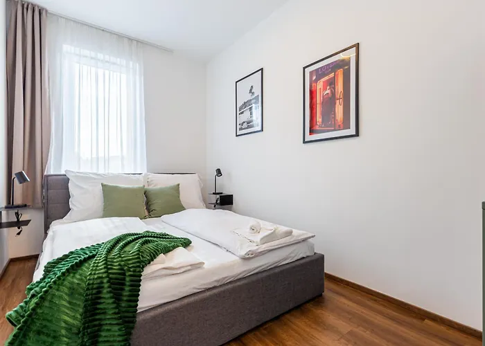 New Penthouse W Double Parking, Panoramic Balcony Apartment Budapest