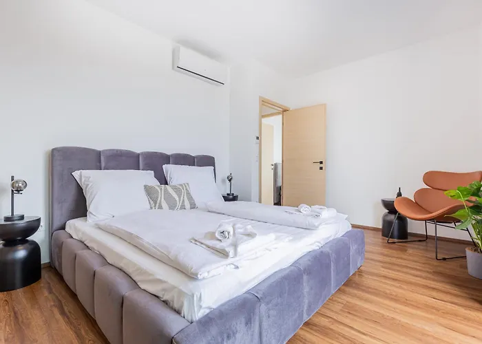 New Penthouse W Double Parking, Panoramic Balcony * Budapest