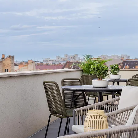 Apartamento New Penthouse W Double Parking, Panoramic Balcony Budapest