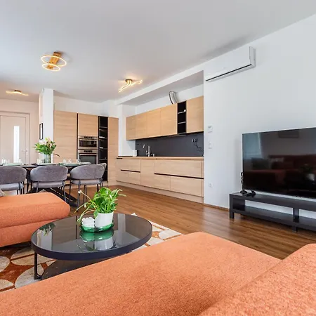 New Penthouse W Double Parking, Panoramic Balcony Apartmán